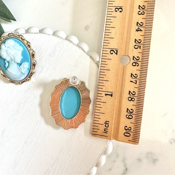 2/$30🌵 Baroque Victorian Blue Cameo Woman Gold Gilded Earrings NEW Stud Jewelry - Picture 5 of 7